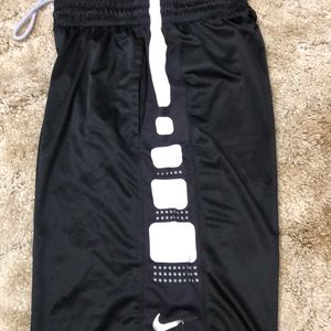 Men’s Nike Elite basketball shorts